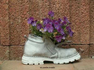Bepflanzte Schuhe - Kreative Gartendekoration-dekoking.com-5