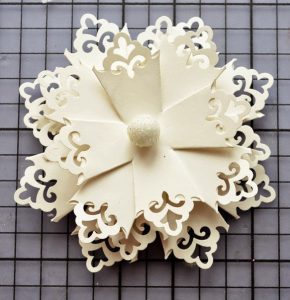 Schneeflocken aus Papier basteln-dekoking-com-1