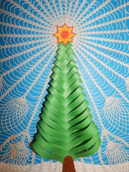 Originellen Weihnachtsbaum aus Papier basteln - DekoKing ...