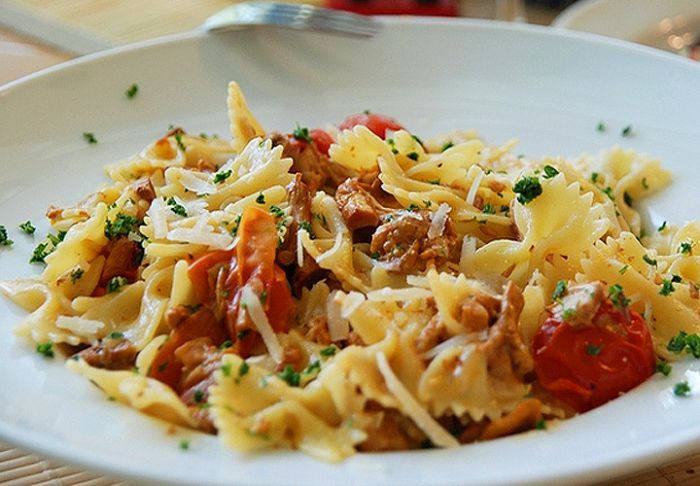 pasta-mit-pfifferlingen-und-tomaten-dekoking-com