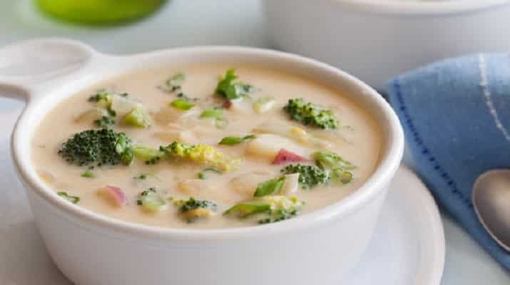 kaesesuppe-mit-champignons-und-broccoli-dekoking-com